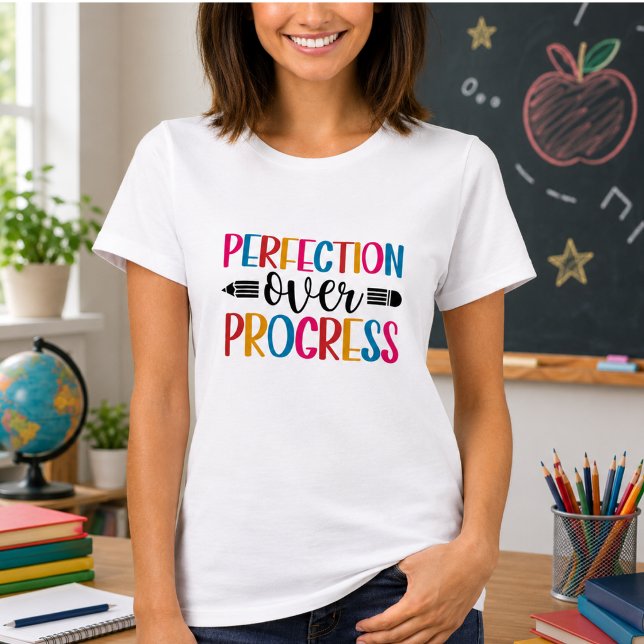 Camiseta Progresso Acima da Perfeição de Volta às Aulas (Progress Over Perfection Back to School T-Shirt)