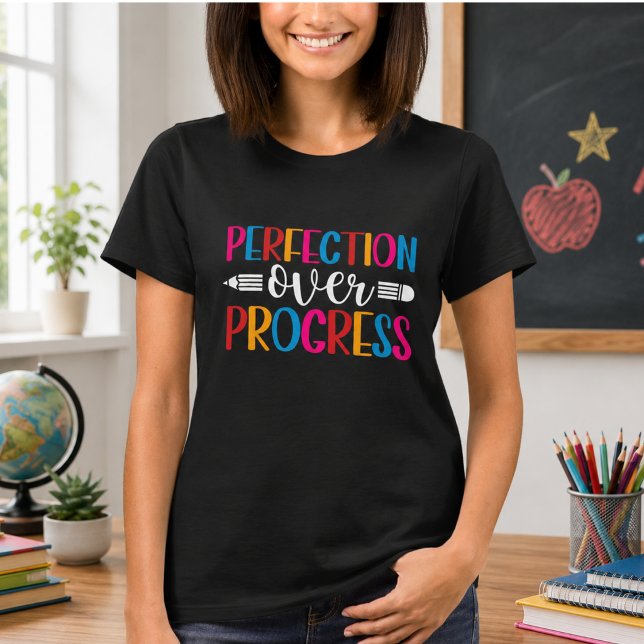 Camiseta Progresso Acima da Perfeição de Volta às Aulas (Progress Over Perfection Back to School T-Shirt)