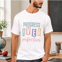 Camiseta Progresso Sobre a Perfeição Volta às Aulas
