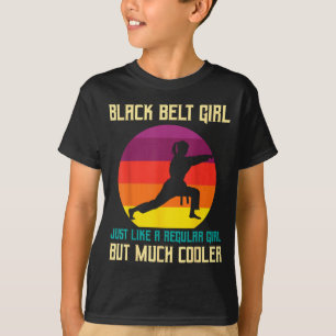 Camiseta Promoção de Faixa Preta Garotas de Caratê Engraçad