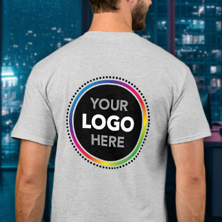 Camiseta promocional com logotipo grande e estampa