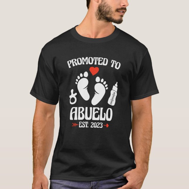 Camiseta Promoted To Abuelo 2023 First Time New Grandpa Pre (Frente)