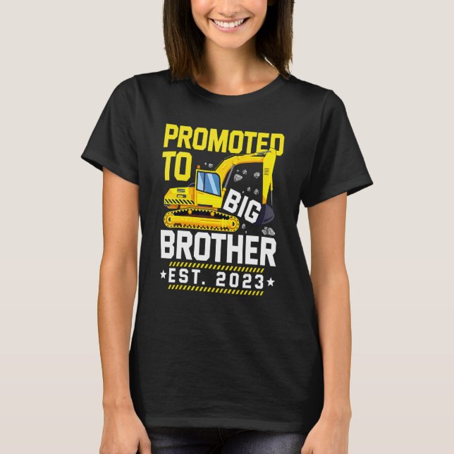 Camiseta Promoted to Big Bro 2023 Leveled up to Big Brother (Frente)