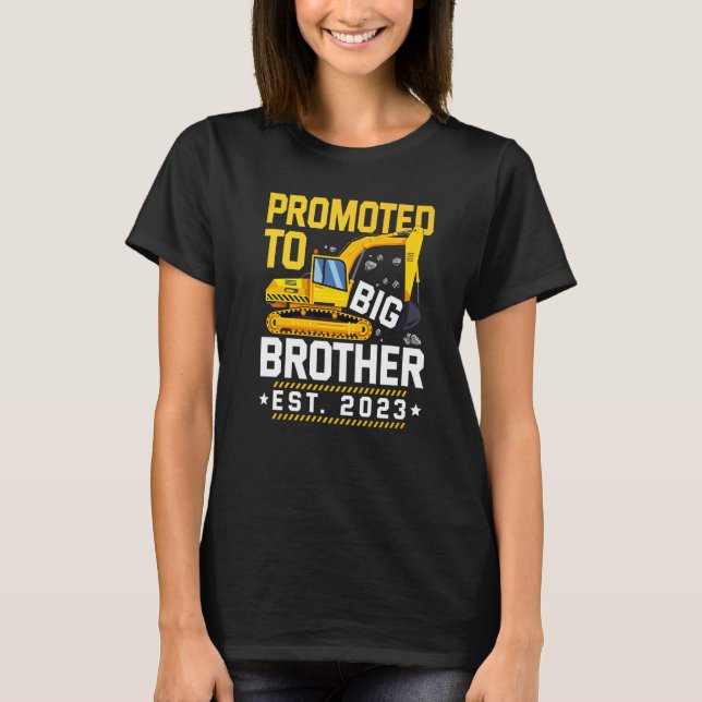 Camiseta Promoted to Big Bro 2023 Leveled up to Big Brother (Frente)