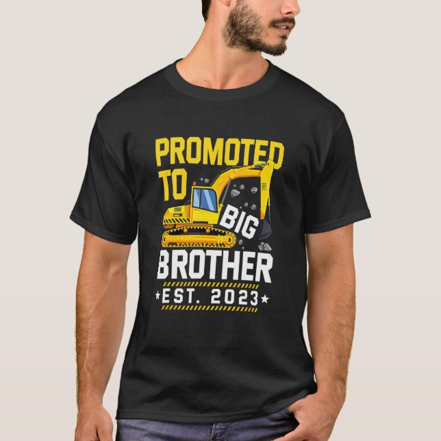 Camiseta Promoted to Big Bro 2023 Leveled up to Big Brother (Frente)
