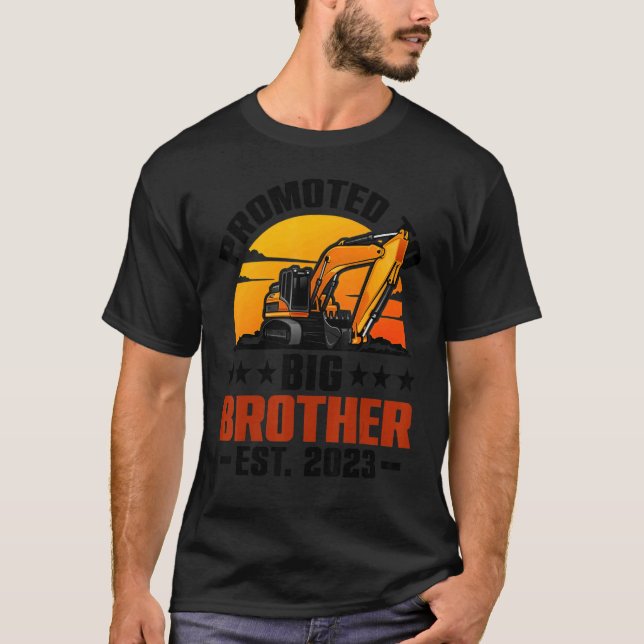 Camiseta Promoted To Big Bro 2023 Leveled Up To Big Brother (Frente)