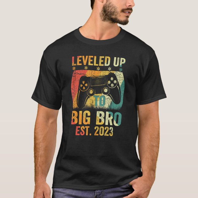 Camiseta Promoted To Big Brother 2023, Leveled Up To Big Br (Frente)