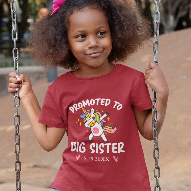 Camiseta Promoted to Big Sister Dancing Unicorn with Date (Criador carregado)