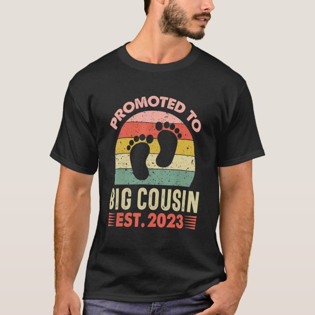Camiseta Promoted To Cousin 2023 Cute Going To Be A Big Cou (Frente)