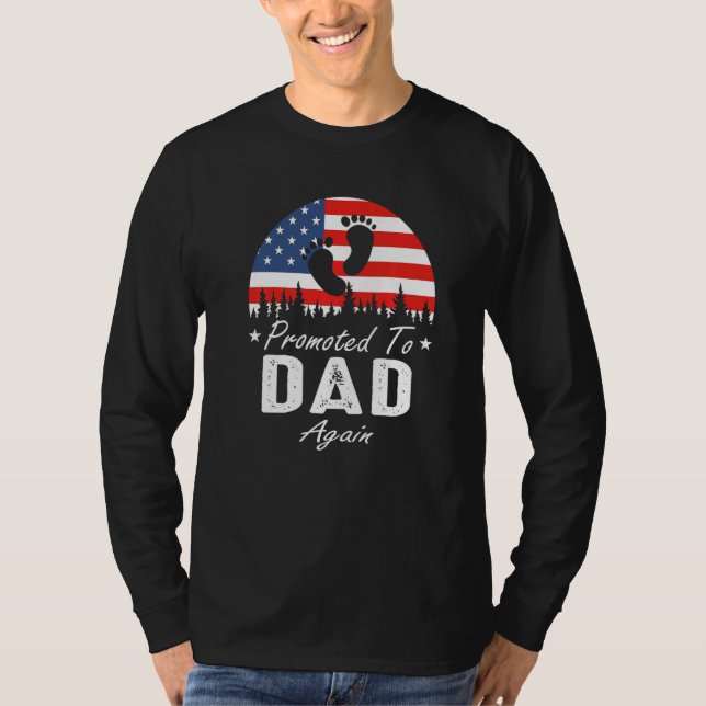 Camiseta Promoted To Dad Again 2024 US Flag Father's Day Pr (Frente)