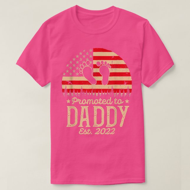 Camiseta Promoted To Daddy 2022 First Time Fathers Day New  (Frente do Design)