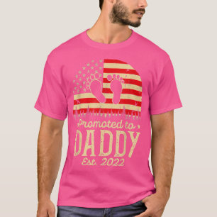 Camiseta Promoted To Daddy 2022 First Time Fathers Day New 
