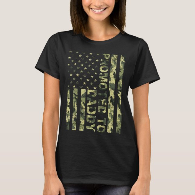 Camiseta Promoted To Daddy American Flag Camo Fathers Day (Frente)