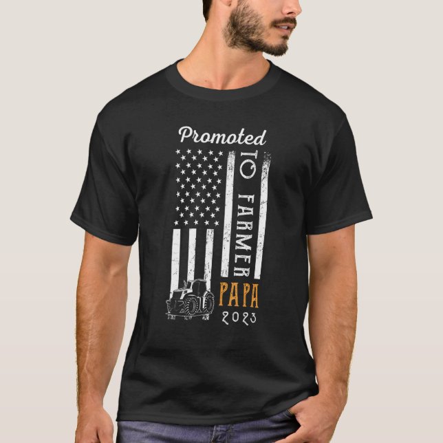 Camiseta Promoted To Farmer Papa 2023 New Papa USA Flag Pre (Frente)