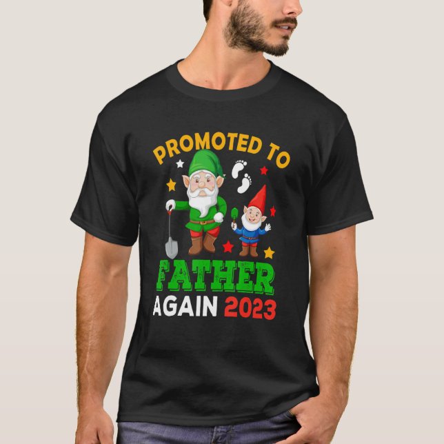 Camiseta Promoted To Father Again 2023 Two Funny Gnomes Pre (Frente)
