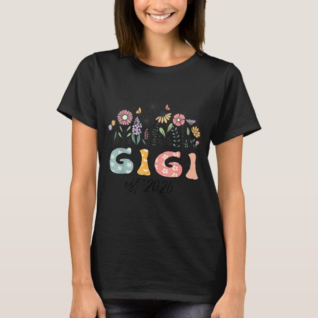 Camiseta Promoted To Gigi Est. 2026 Wildflower Family Match (Frente)