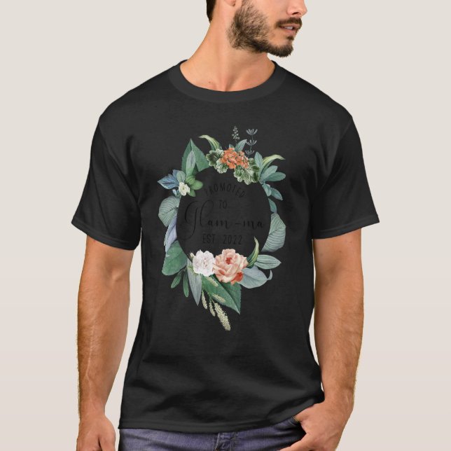 Camiseta Promoted To Glam Ma Est 2022 Women Flower First Ti (Frente)