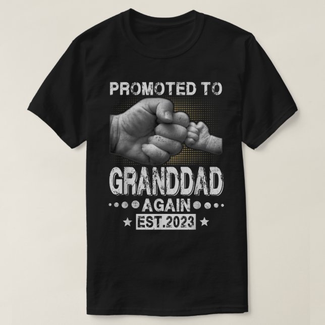 Camiseta Promoted To Granddad Again Est 2023 Pregnancy Anno (Frente do Design)