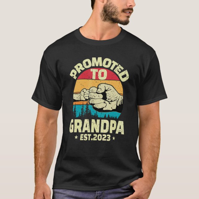 Camiseta Promoted to Grandpa 2023 First Time Grandpa 2023 (Frente)