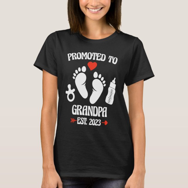 Camiseta Promoted To Grandpa 2023 First Time New Grandpa Pr (Frente)