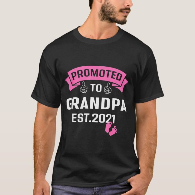 Camiseta Promoted To Grandpa Est 2021 Funny New Grandfather (Frente)