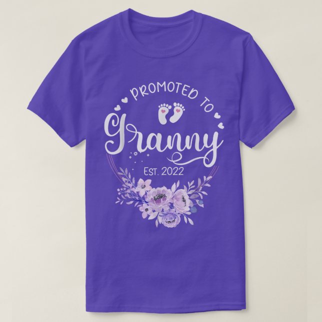 Camiseta Promoted To Granny Est 2022 Women Floral First Tim (Frente do Design)