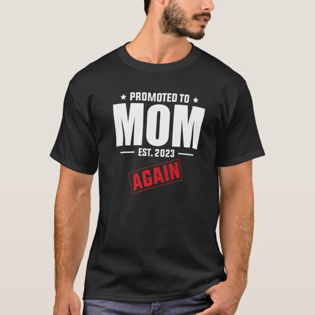 Camiseta Promoted To Mom Again 2023  Pregnancy Announcement (Frente)