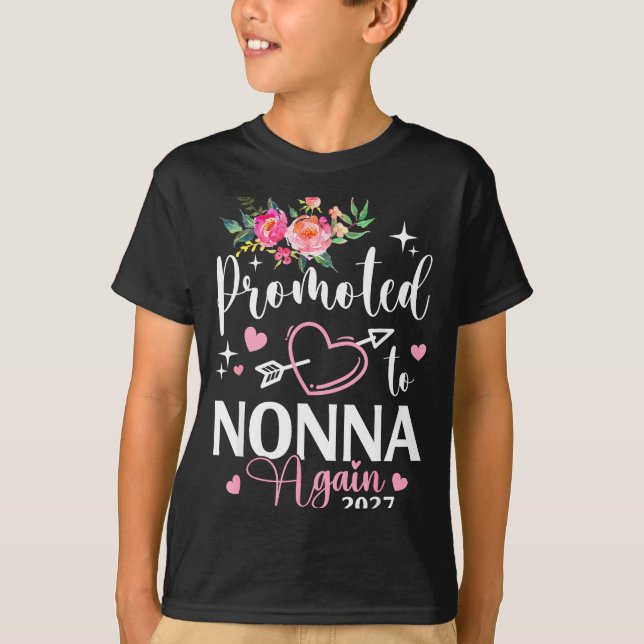 Camiseta Promoted To Nonna Again Est 2027 Flower Heart  (Frente)