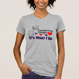 Camiseta Promovendo cães é o que eu faço o T das mulhere