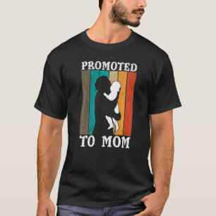Camiseta Promovida a mãe mãe mãe da família de colegas