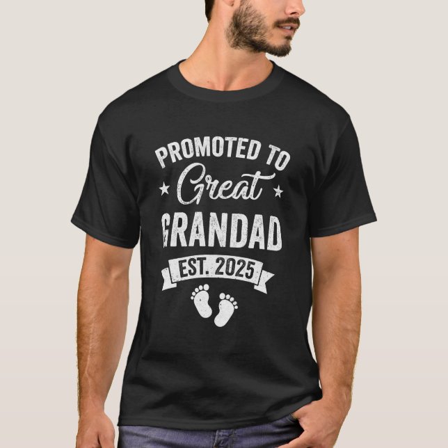 Camiseta Promovido A Excelente Vovô No Leste De 2025 Gravid (Frente)