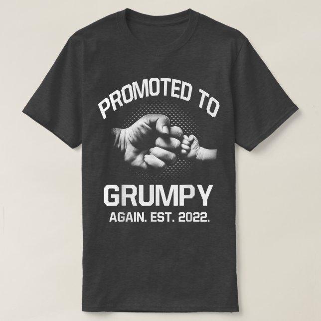 Camiseta Promovido a Novamente Grumpy no EST 2022 Pai Natal (Frente do Design)