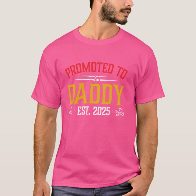Camiseta Promovido A Pai Do Leste De 2025 Em Breve Para Ser (Frente)