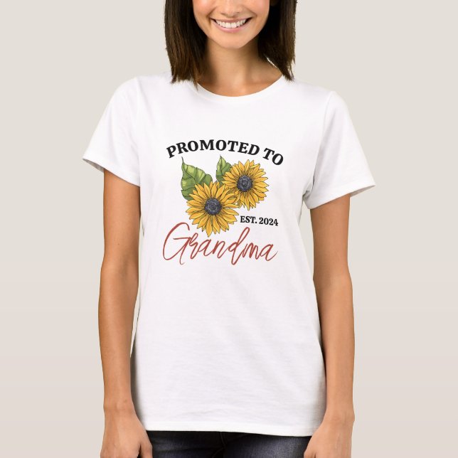 Camiseta Promovido à vovó Floral de Girassol Personalizado (Frente)