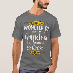 Camiseta Promovido à vovó novamente na Flor do ano de 2023