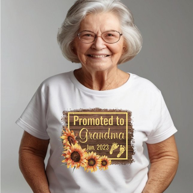 Camiseta Promovido à vovó Sunflower T-Shirt (Criador carregado)