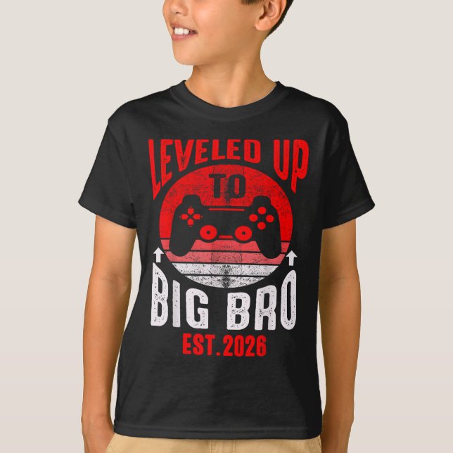 Camiseta Promovido Ao Big Bro 2026 Levado Ao Big Brother (Frente)