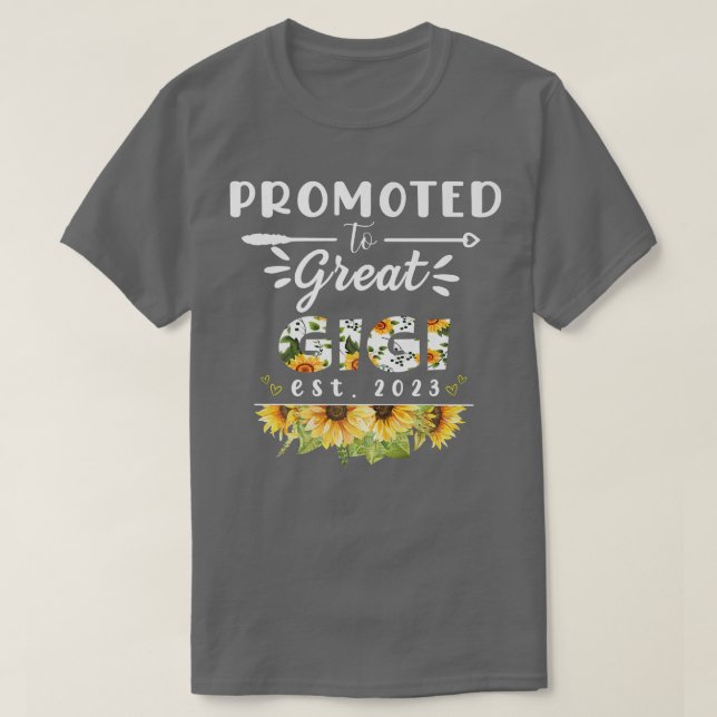 Camiseta Promovido ao Excelente Gigi Est 2023 Floral pela p (Frente do Design)
