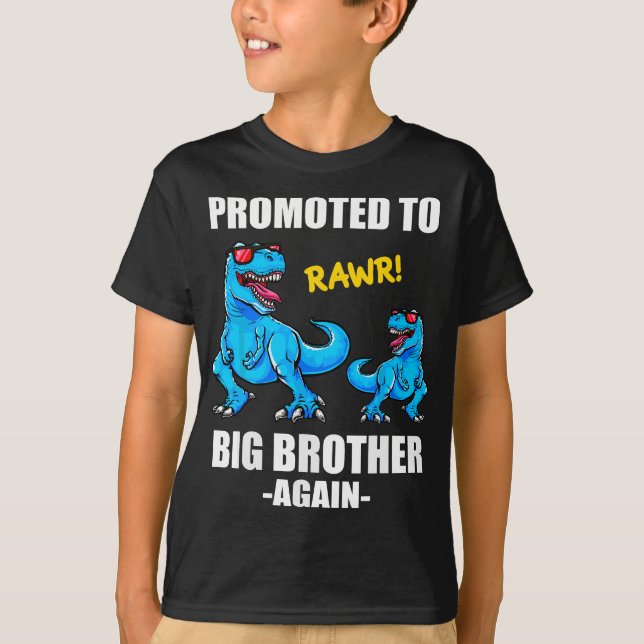 Camiseta Promovido Ao Grande Irmão De Novo, Dinossauro Big  (Frente)