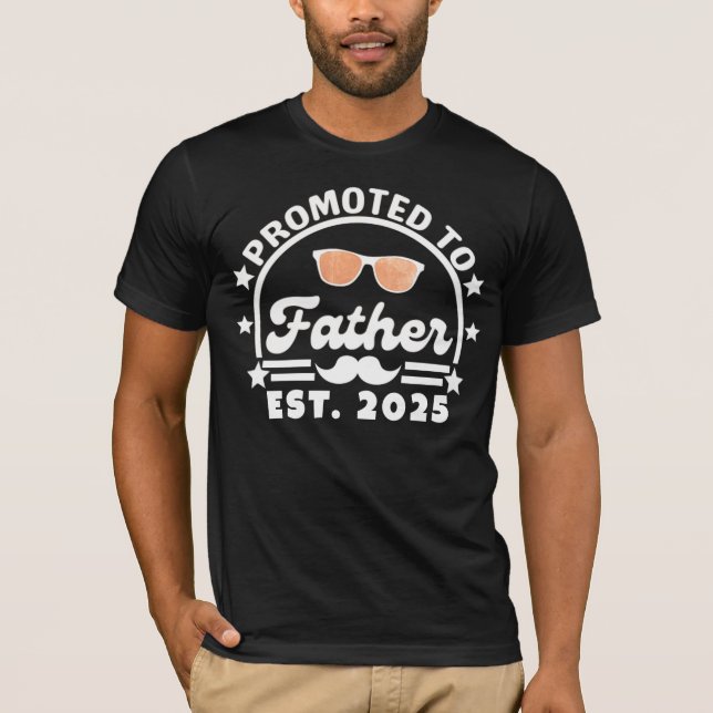 Camiseta Promovido ao Padre Est. 2025 - Novo papai (Frente)