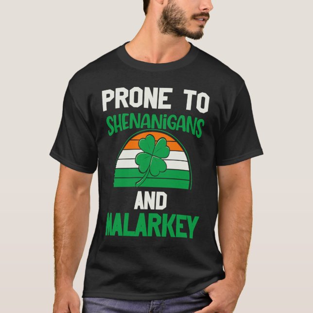 Camiseta Prone to shenanigans and malarkey st patrick's day (Frente)