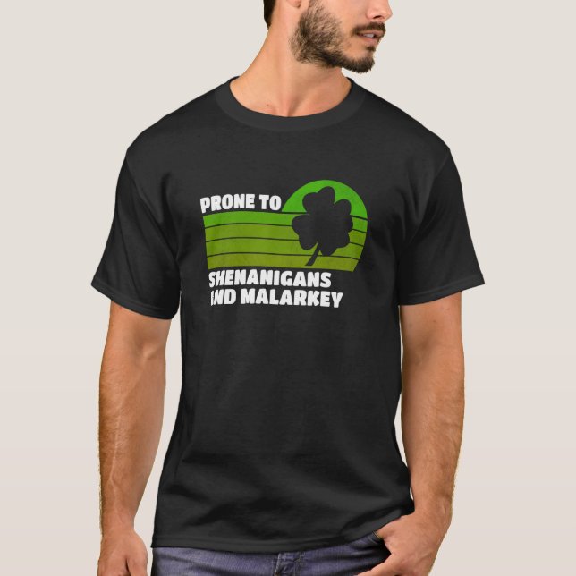 Camiseta Prone To Shenanigans And Malarkey St Patricks Day  (Frente)