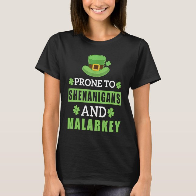 Camiseta Prone To Shenanigans And Malarkey St Patrick's Day (Frente)