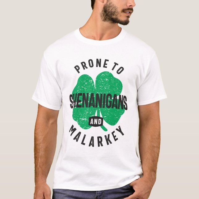 Camiseta Prone to Shenanigans e Dia de São Patrício de Mala (Frente)