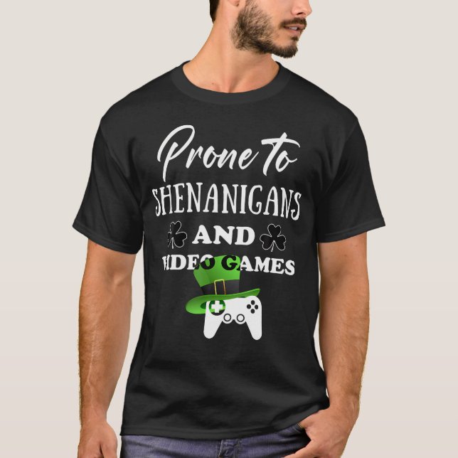 Camiseta Prone To Shenanigans Video Games Funny Gamer Saint (Frente)
