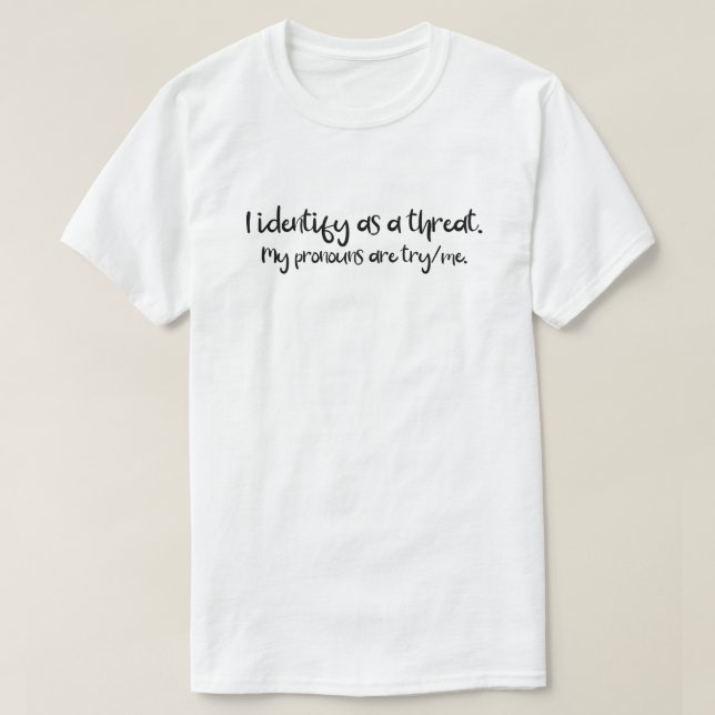 Camiseta Pronounes | I Identificar Como Uma Ameaça | Experi (Frente do Design)
