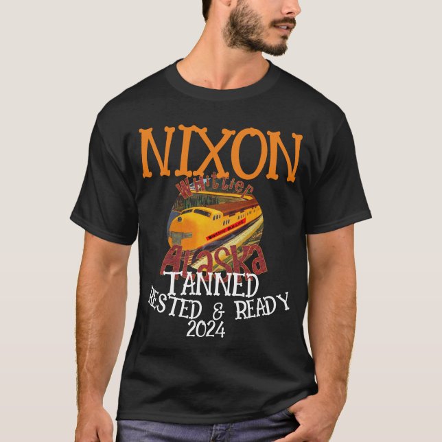 Camiseta Pronta e aninhado em Tanning NIXON 2024 Presidente (Frente)