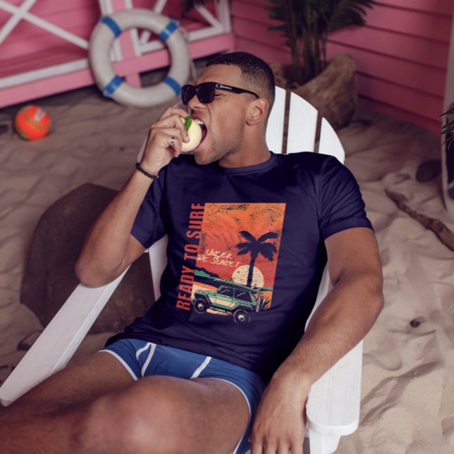 Camiseta Pronto Para Surf Sob O Sunset (Criador carregado)