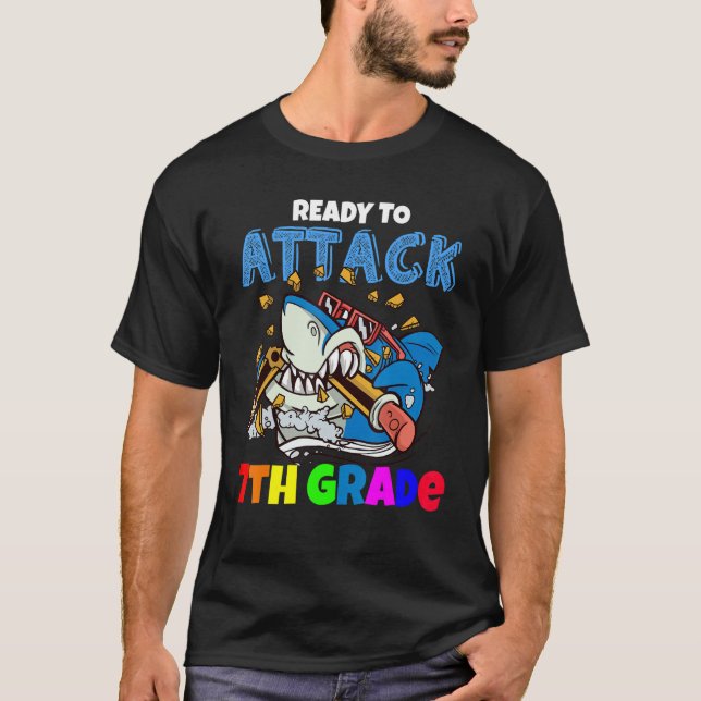 Camiseta Prontos Para Atacar Os Rapazes Da Classe 7 (Frente)