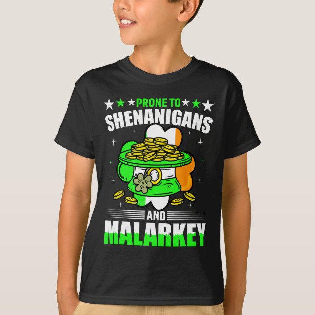 Camiseta Propenso a Travessuras e Bobagens Divertido St Pat (Frente)